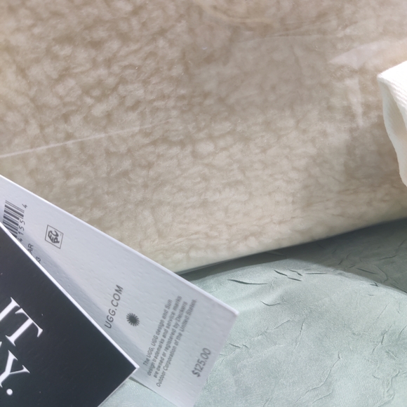 UGG Cream Fleece Cosmetic Bag - Picture 5 of 7